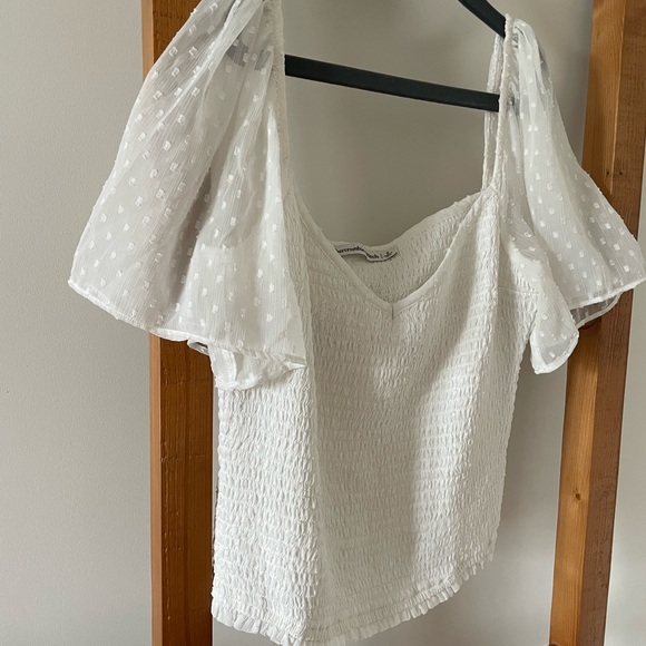 Abercrombie & Fitch cropped flutter sleeve top - Picture 3 of 5